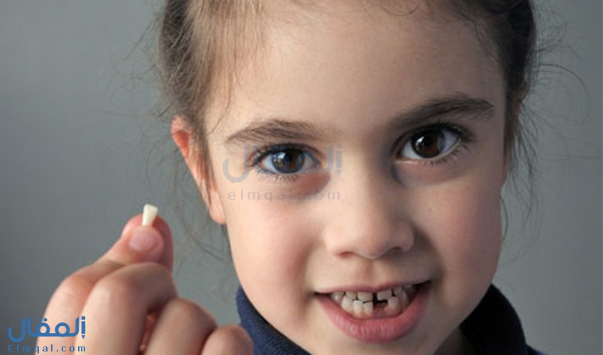 سقوط الاسنان اللبنية لطفلك: متى تسقط هذه الأسنان؟ ومتى تظهر الأسنان الدائمة؟