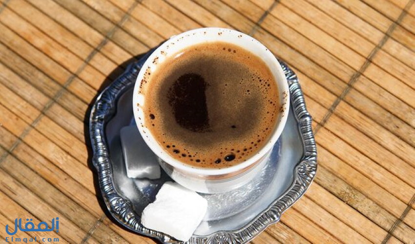 طريقة القهوة العربية المضبوطة بوصفتين مختلفتين أحدهما بالهيل والزعفران